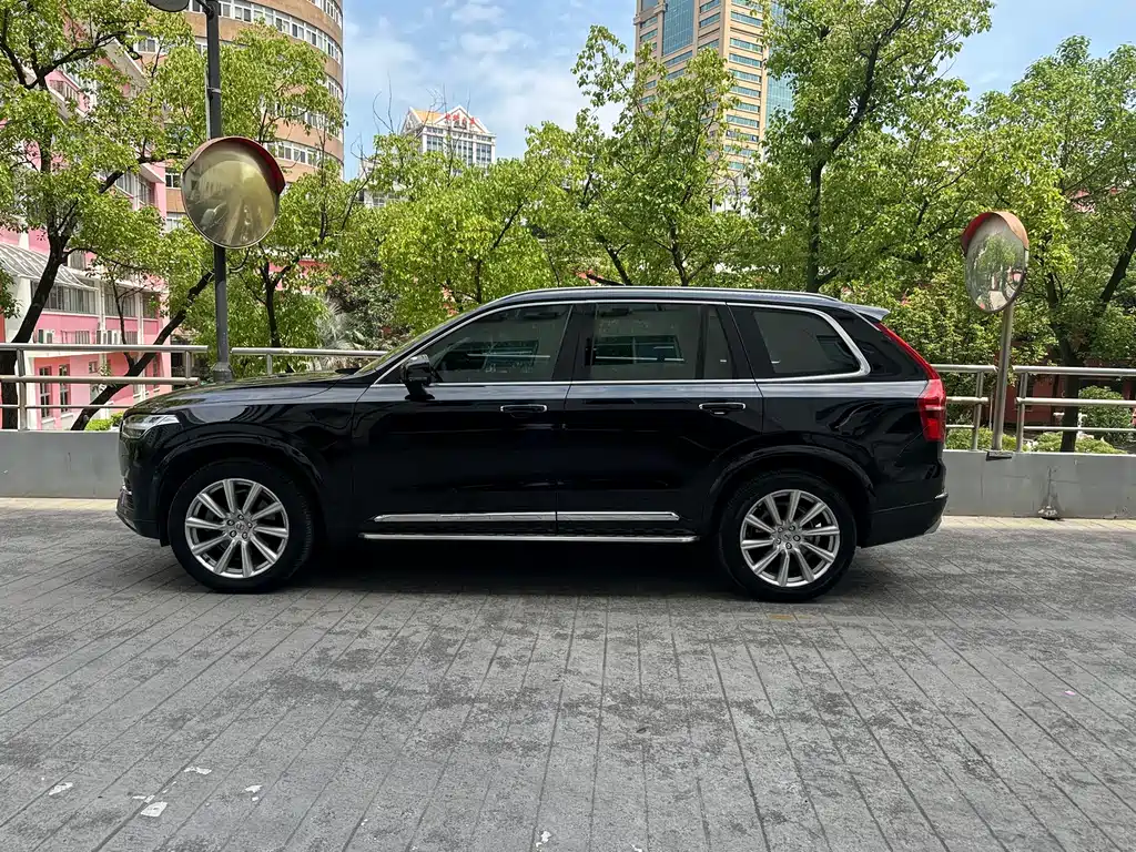 Volvo XC90 2019 — фото 18