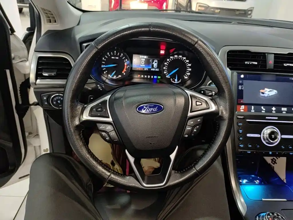 Ford Mondeo 2017 — фото 11
