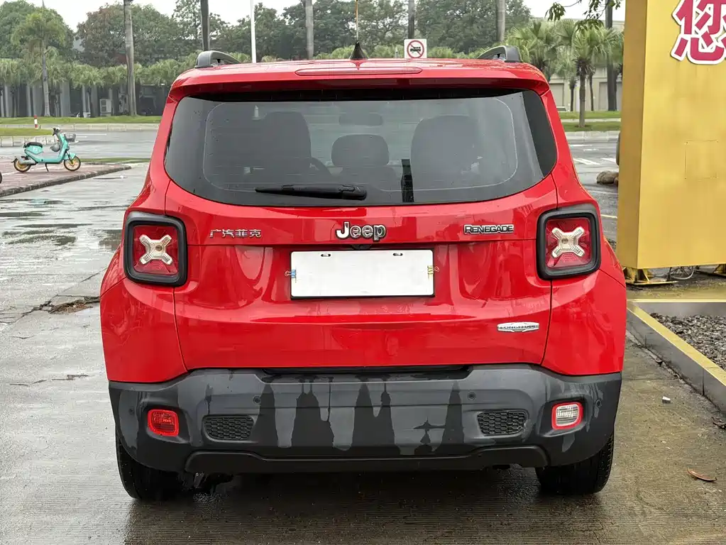 Jeep Renegade 2017 — фото 11