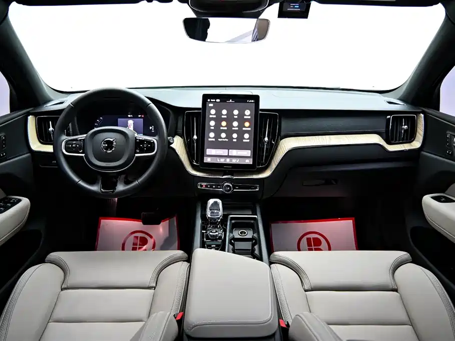 Volvo XC60 2025 — фото 13
