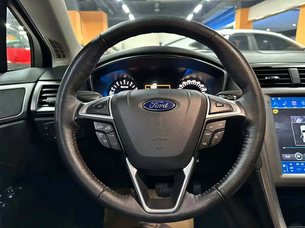Ford Mondeo 2017 — фото 10