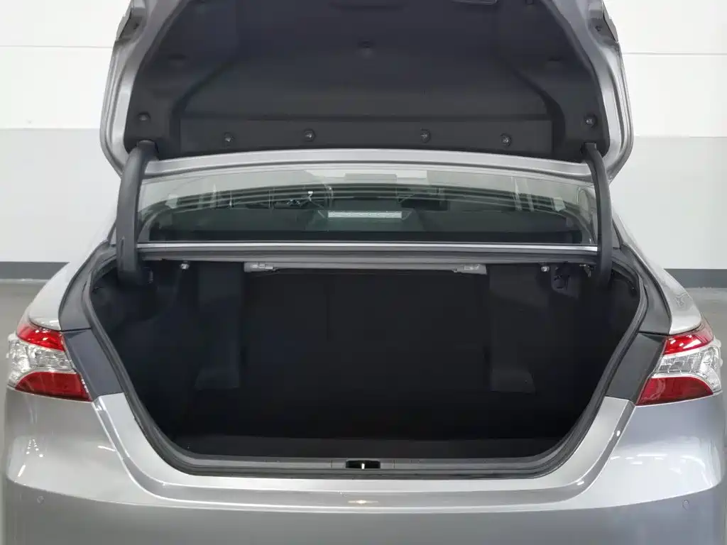 Toyota Camry 2023 — фото 16
