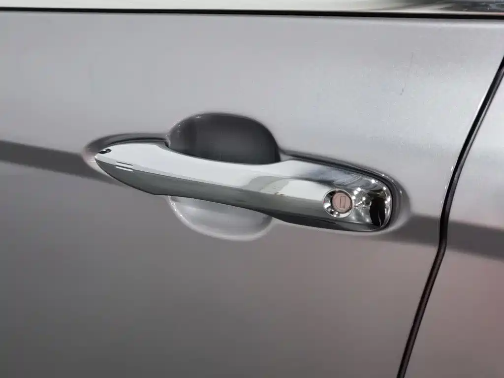 Toyota Camry 2023 — фото 18