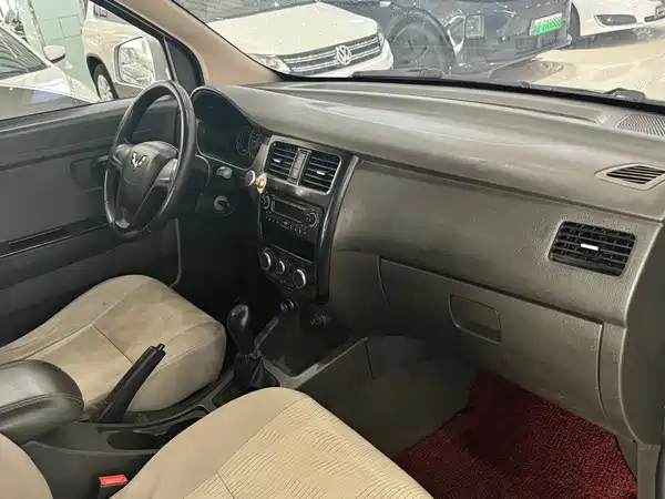 Wuling Rongguang V 2015