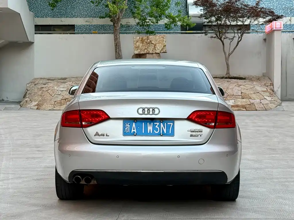 Audi A4L 2010 — фото 5