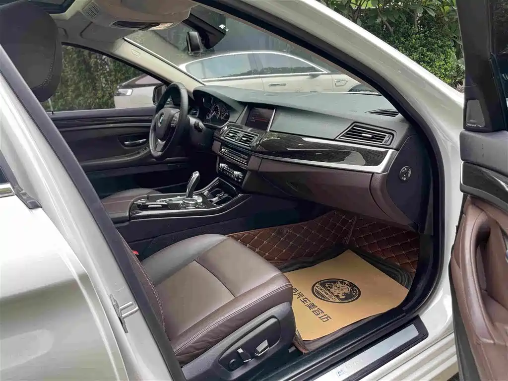 BMW 5 Series New Energy 2016 — фото 15