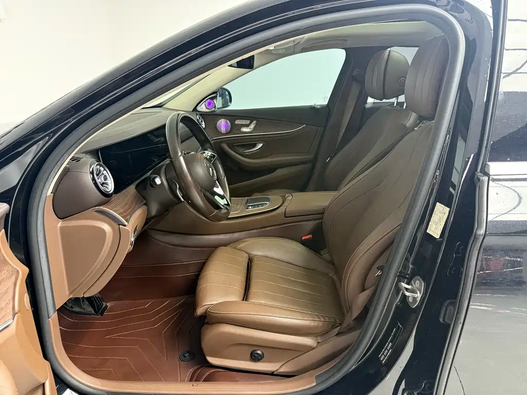 Mercedes-Benz E-Class 2022 — фото 12