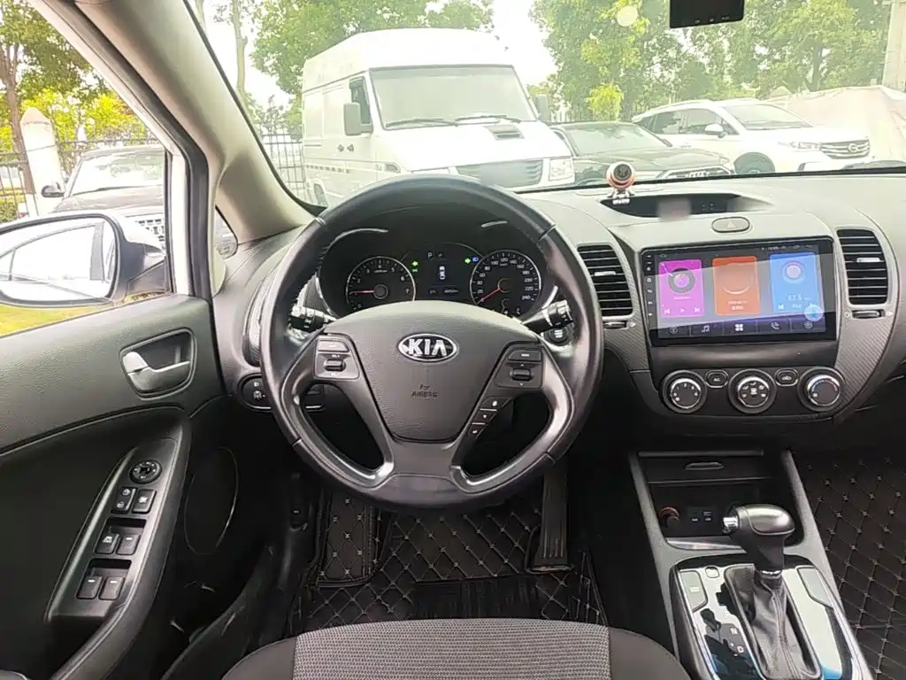 Kia K3 2016 — фото 11