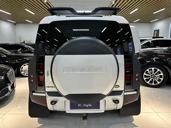 Land Rover Defender 2021