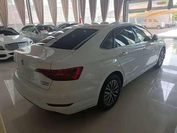 Volkswagen Sagitar 2020