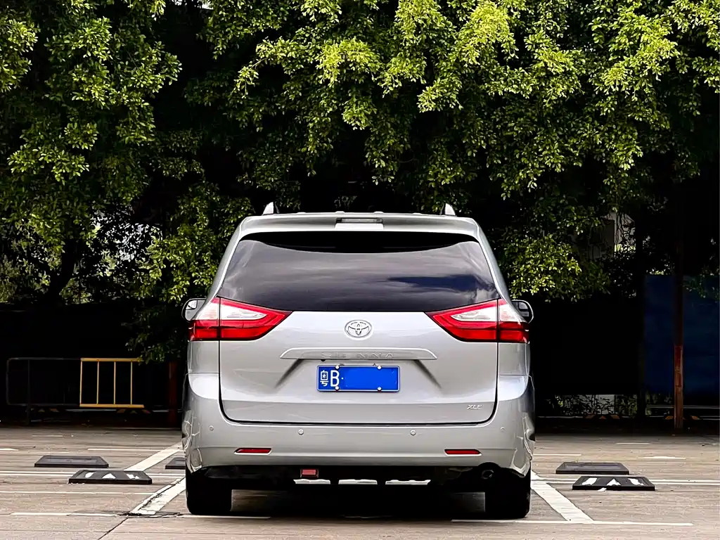 Toyota Sienna 2018 — фото 4