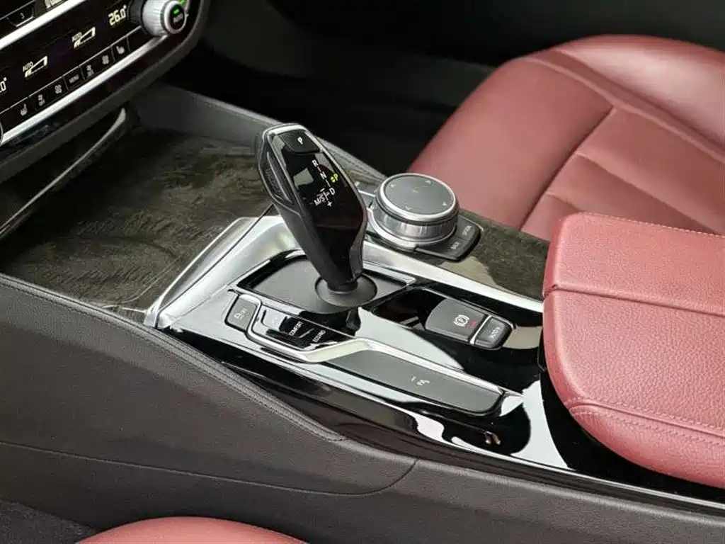 BMW 5 Series 2020 — фото 11