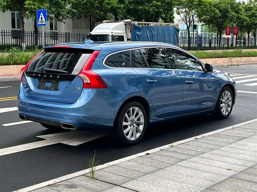 Volvo V60 2015