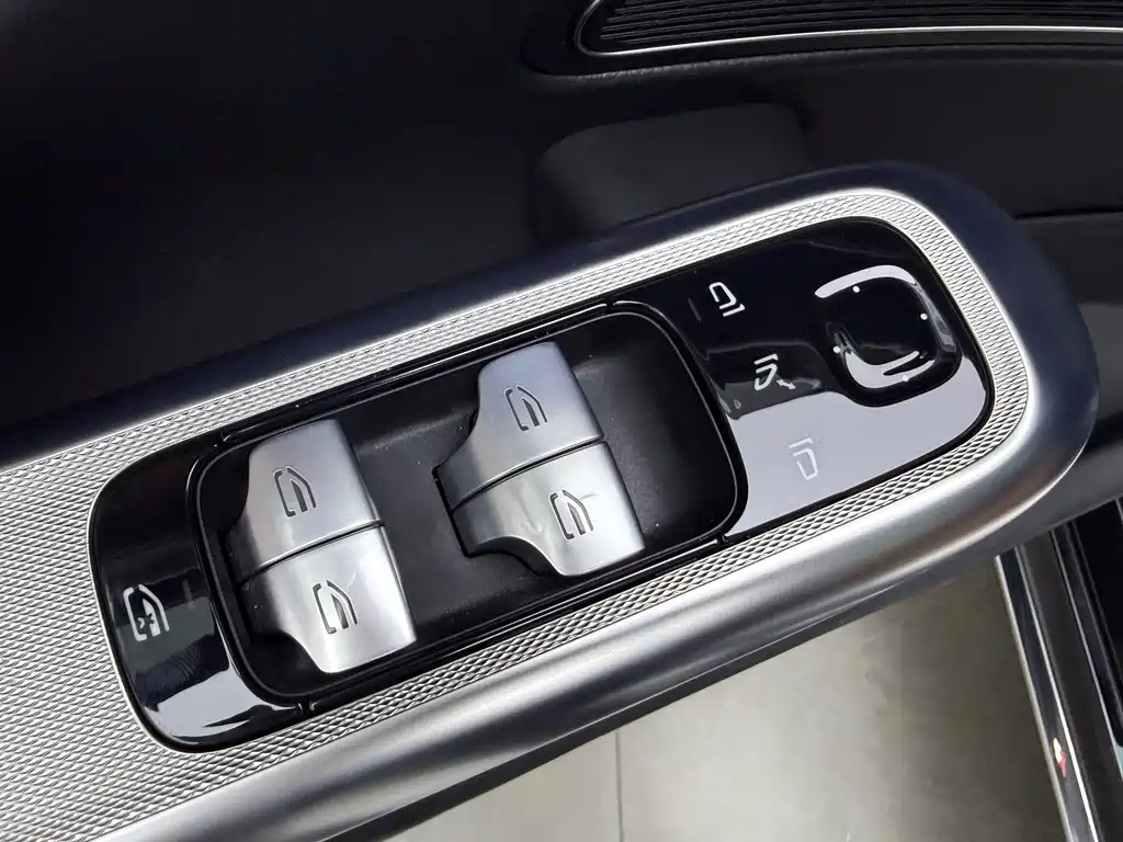 Mercedes-Benz E-Class 2024 — фото 16