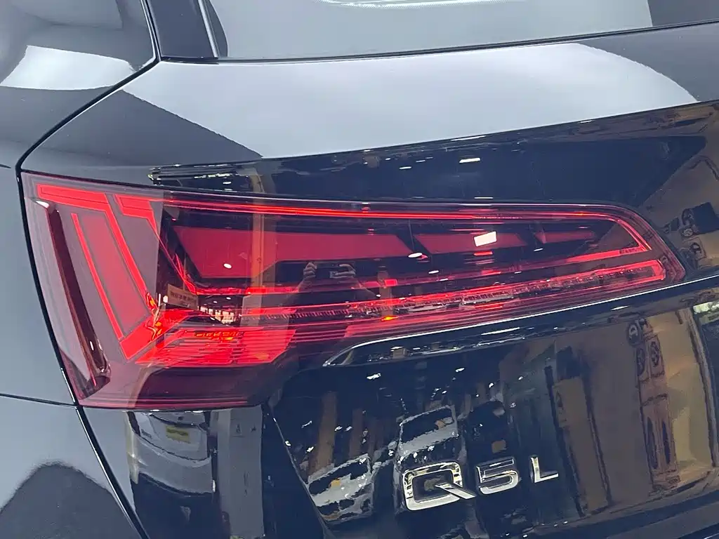 Audi Q5L 2023 — фото 12