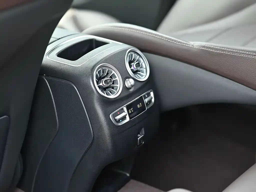 Mercedes-Benz GLC 2022 — фото 12