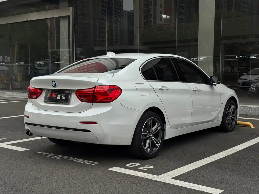 BMW 1 Series 2018 — фото 11