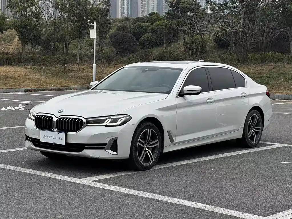 BMW 5 Series 2023 — фото 1