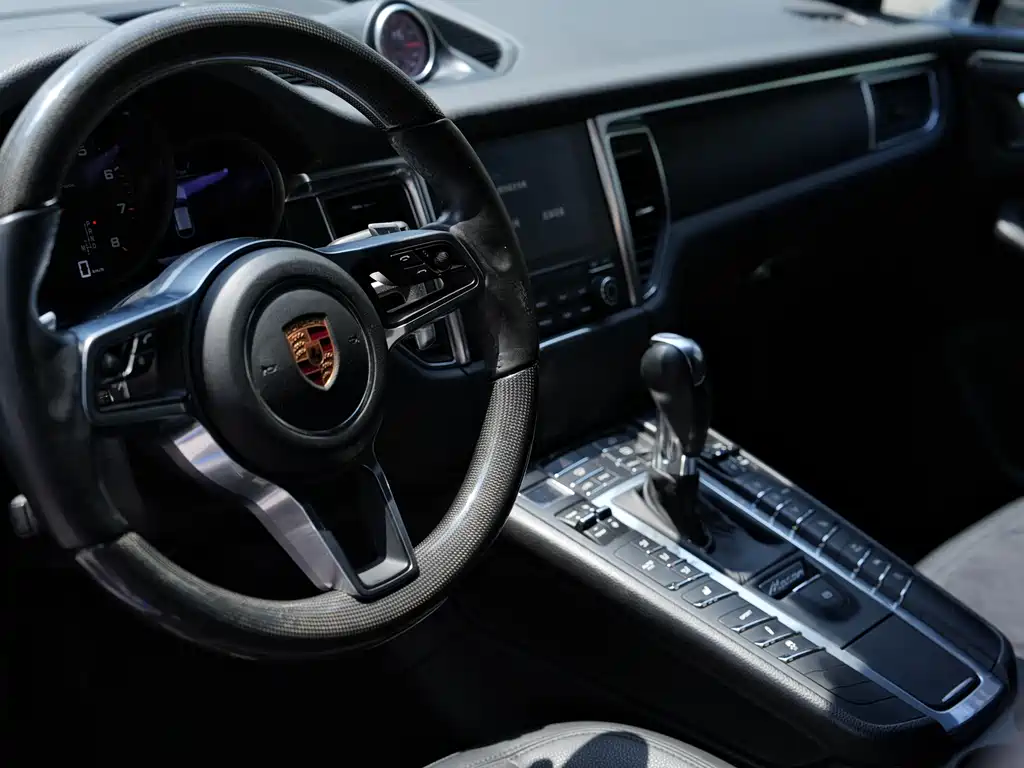 Porsche Macan 2017 — фото 11