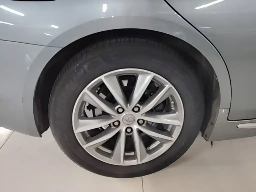 Infiniti Q50L 2017 — фото 19