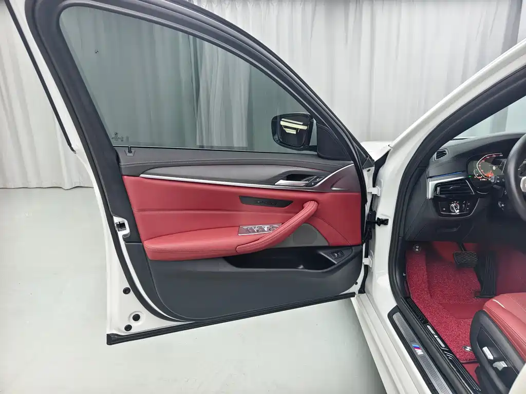 BMW 5 Series 2023