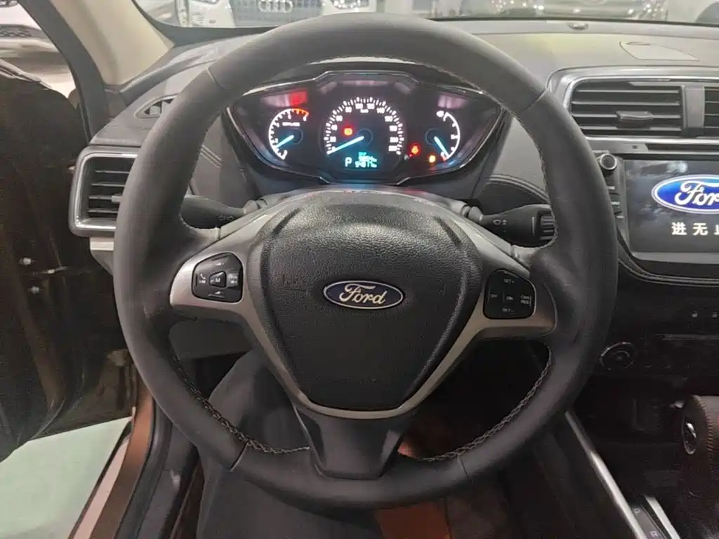 Ford Escort 2017 — фото 11