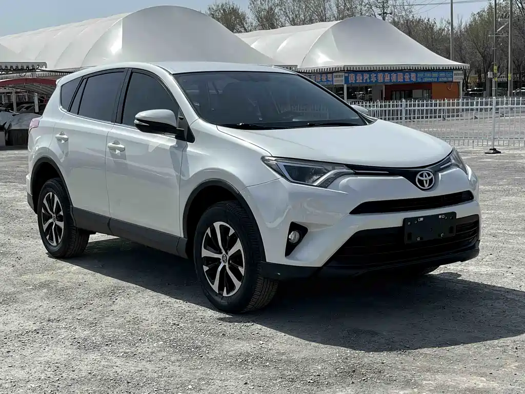 Toyota RAV4 2019 — фото 3
