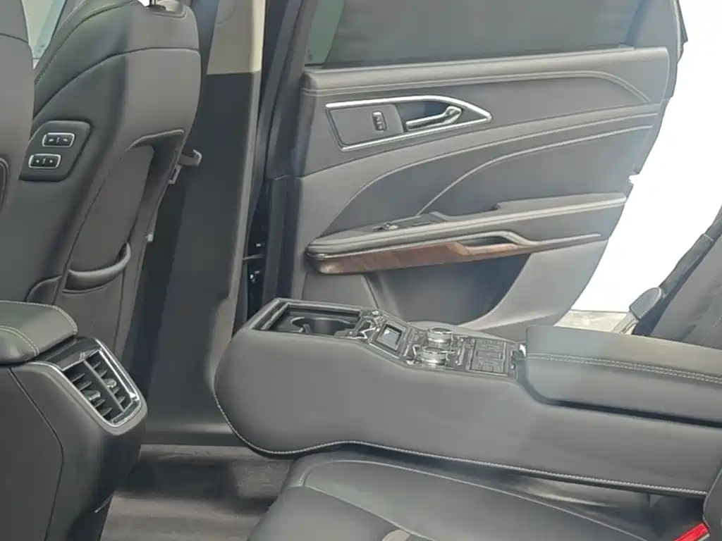 Ford Taurus 2019 — фото 16