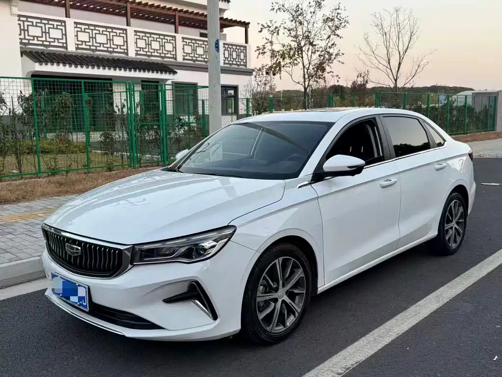 Geely Emgrand 2023