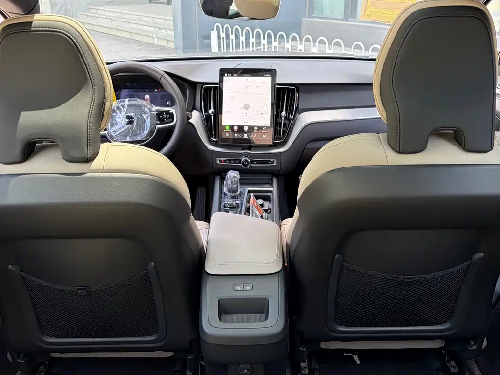 Volvo XC60 2026 — фото 13
