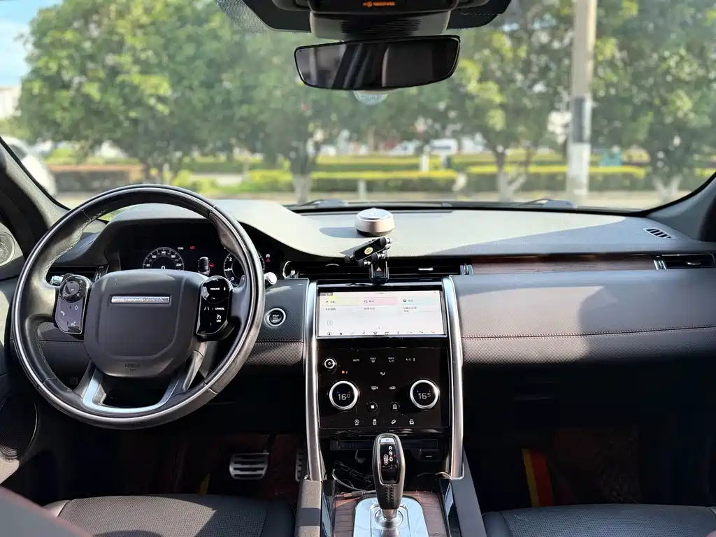 Land Rover Discovery Sport 2021 — фото 12
