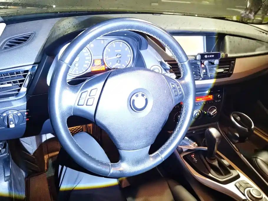 BMW X1 2014 — фото 15