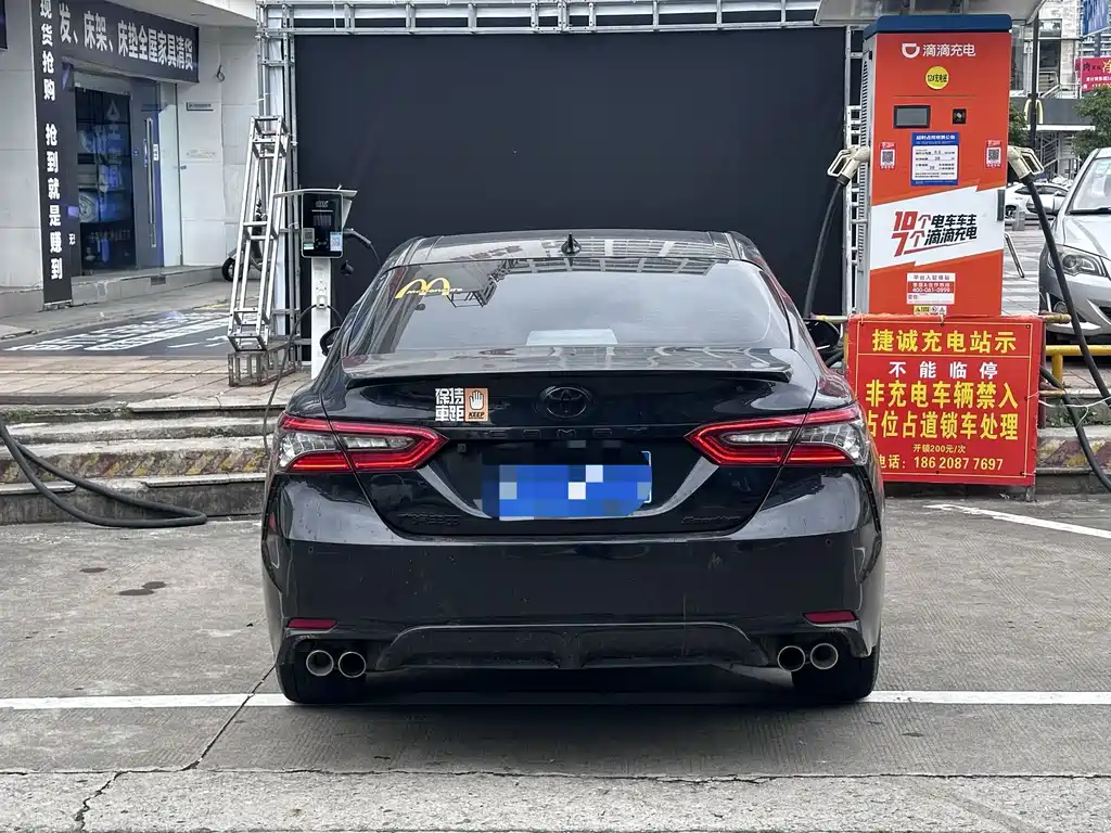 Toyota Camry 2023 — фото 4
