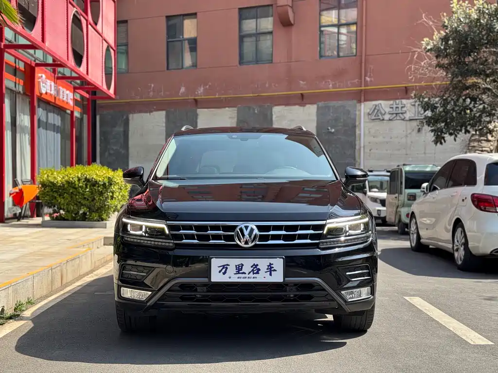 Volkswagen Tiguan L 2017 — фото 2
