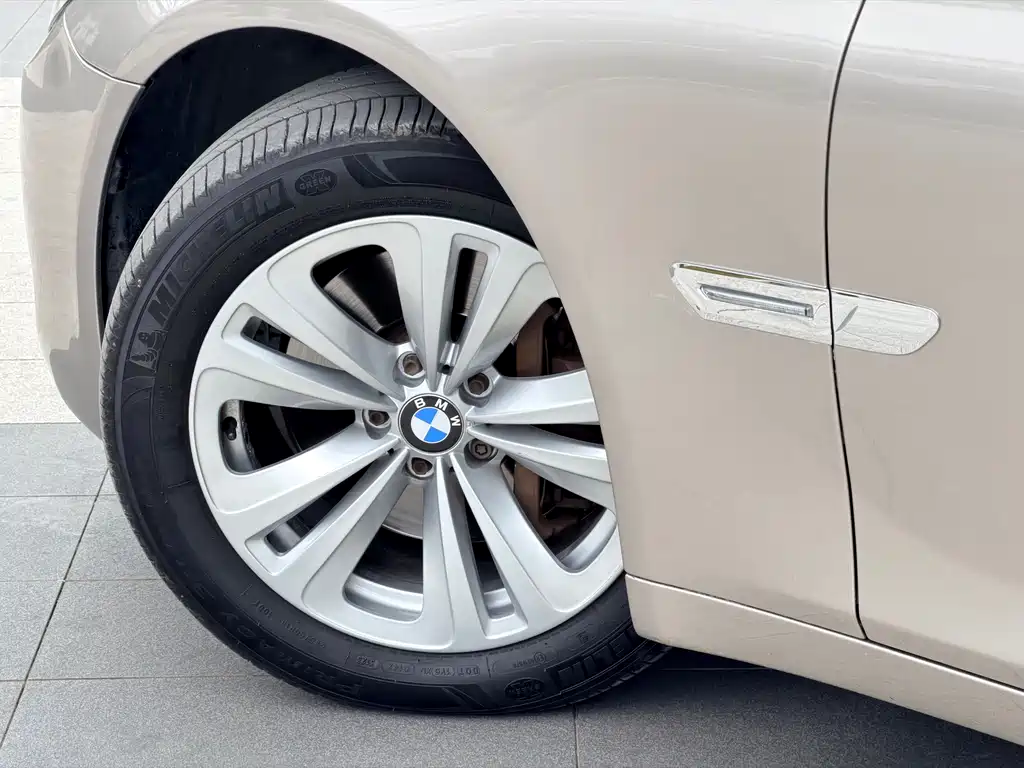 BMW 7 Series 2012 — фото 17