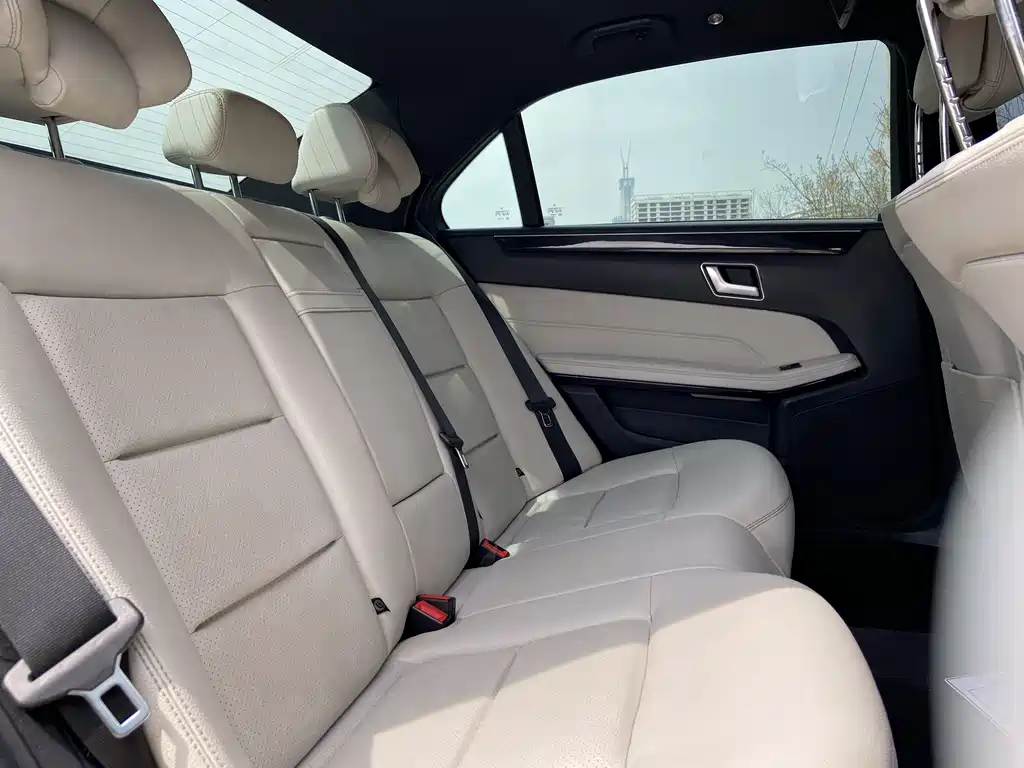 Mercedes-Benz E-Class 2014 — фото 15