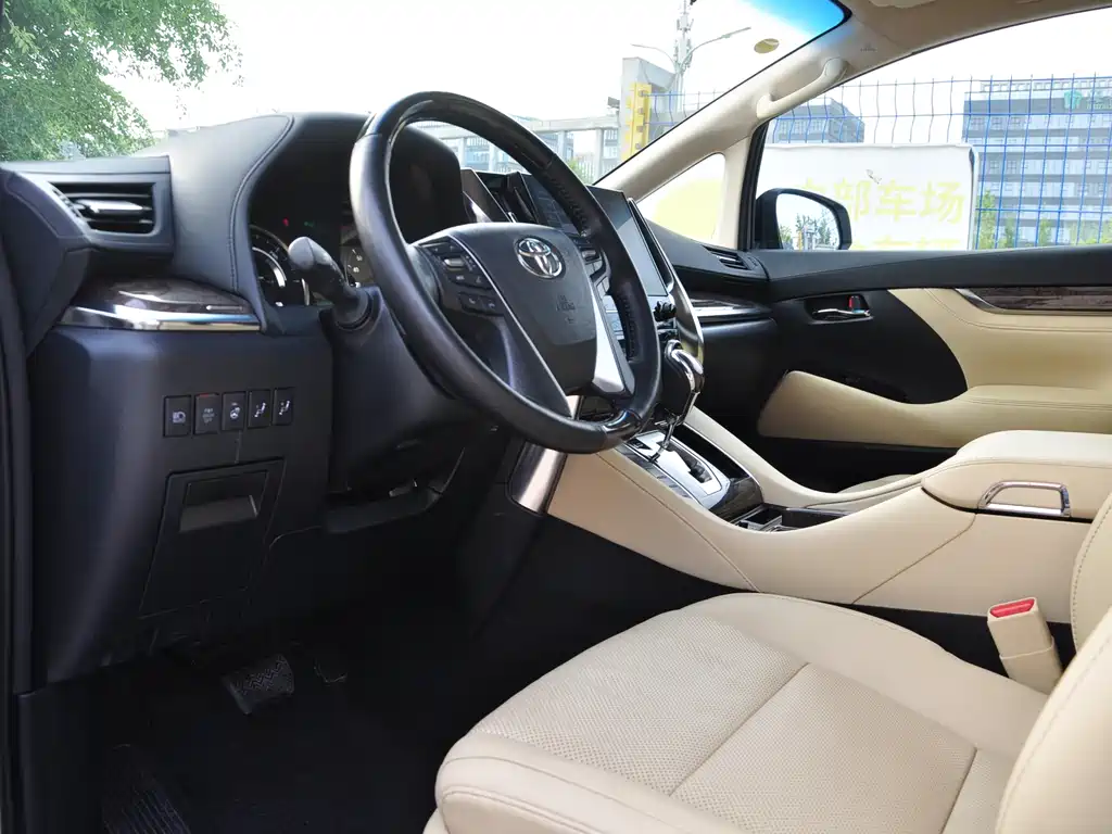 Toyota Alphard 2022 — фото 14