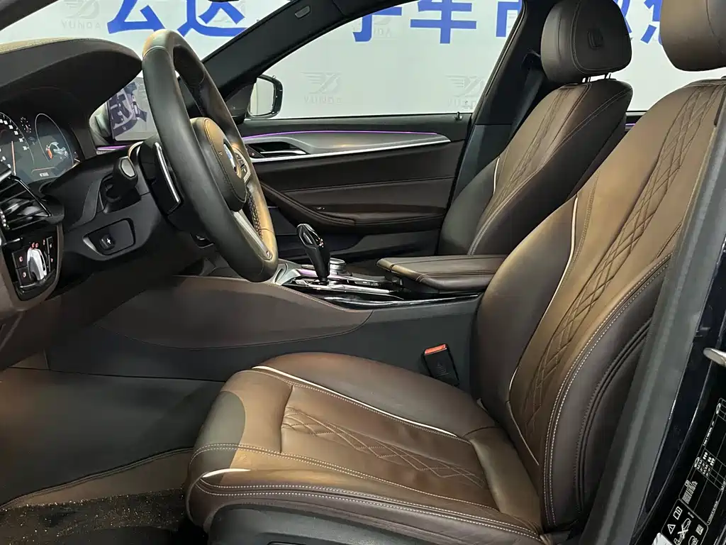 BMW 5 Series 2019 — фото 10