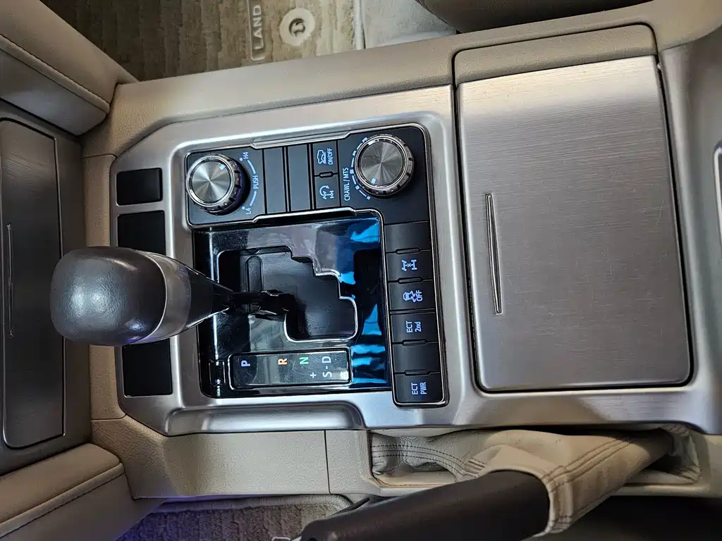 Toyota Land Cruiser 2020 — фото 20