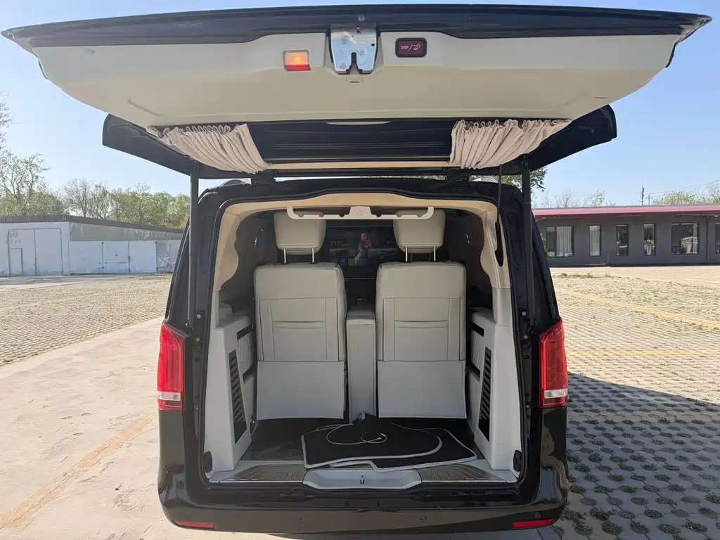 Mercedes-Benz V-Class 2018 — фото 29