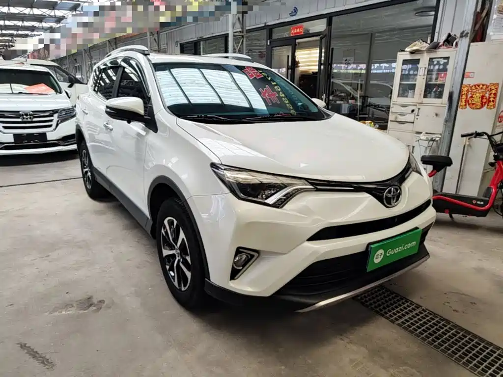 Toyota RAV4 2018 — фото 4