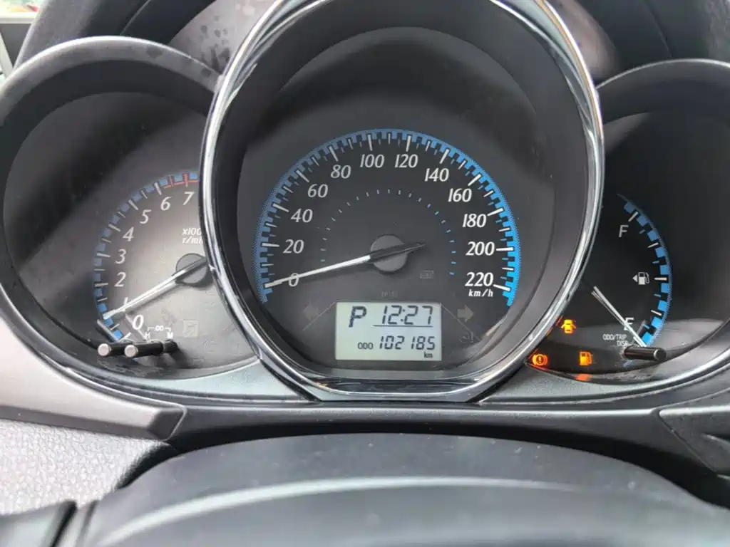 Toyota Yaris L 2019 — фото 12