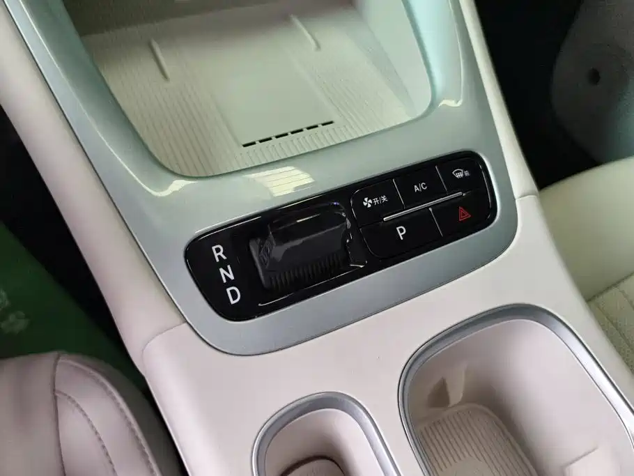 Geely Galaxy Starwish 2025 — фото 16