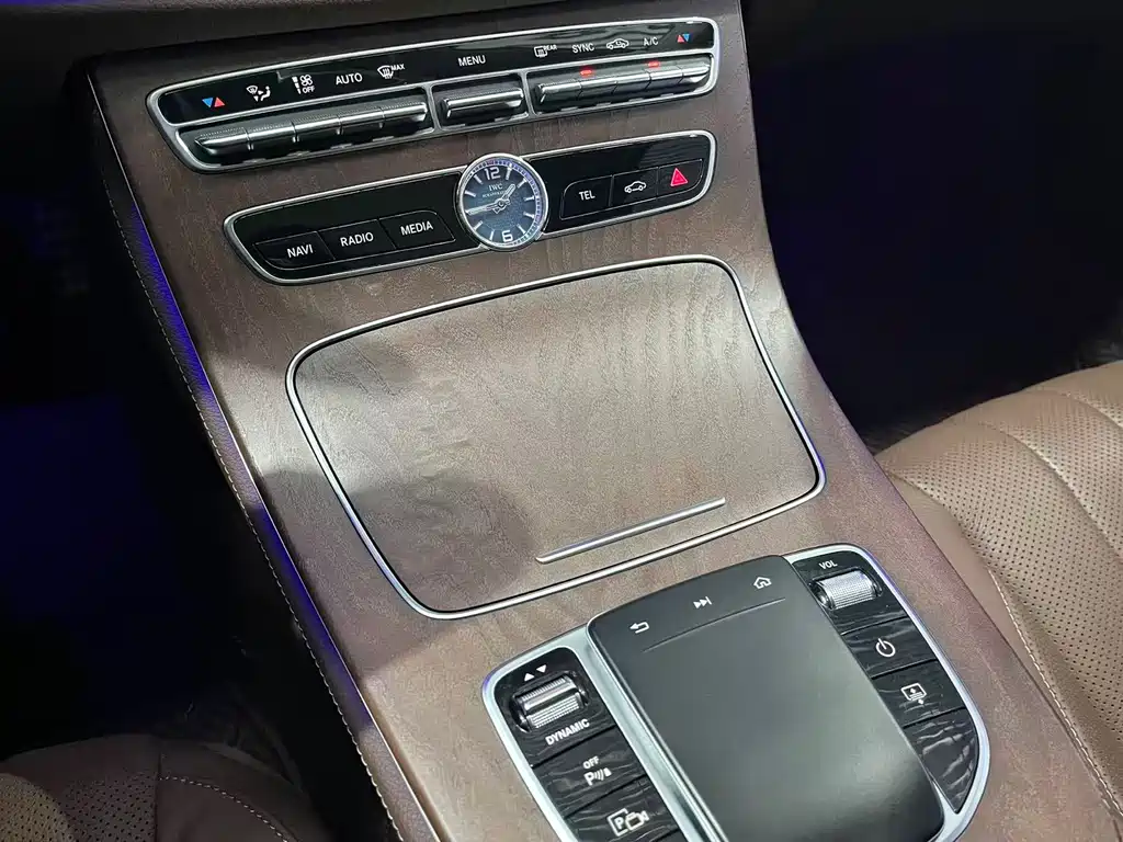 Mercedes-Benz E-Class 2020 — фото 14