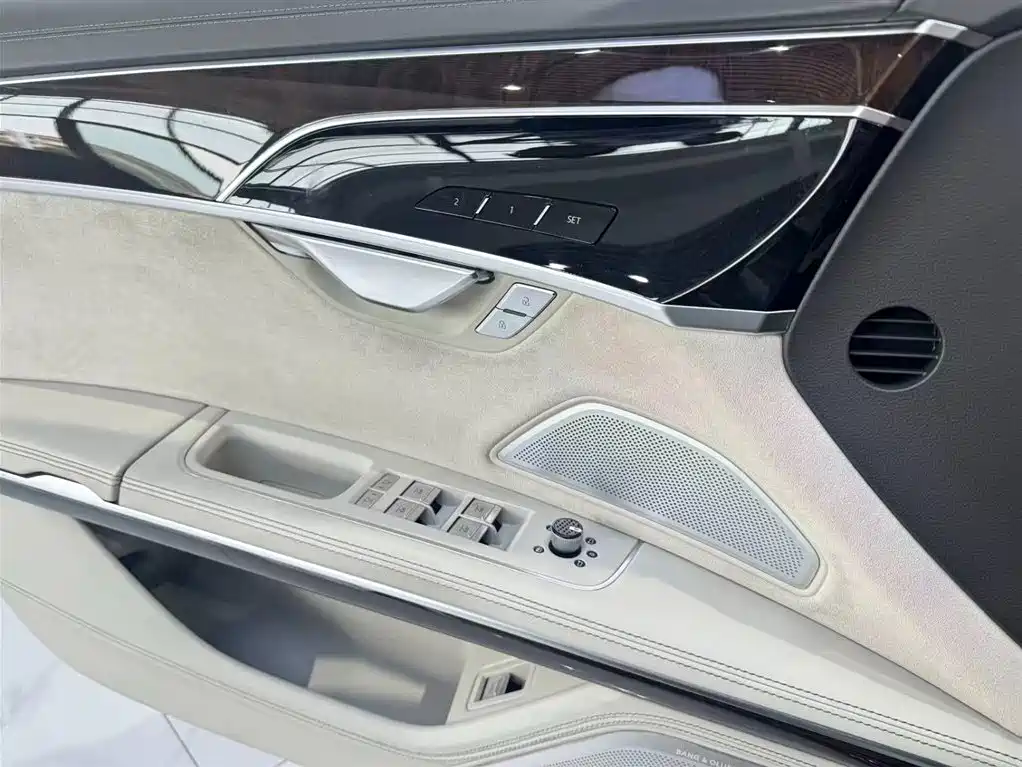 Audi A8 2021 — фото 15