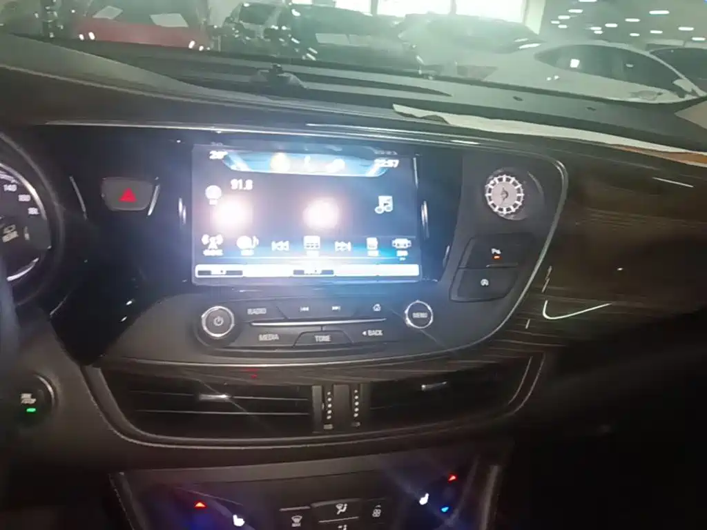 Buick Envision Plus 2019 — фото 11