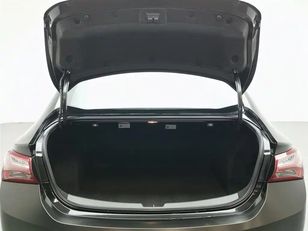 Chevrolet Malibu XL 2022 — фото 16