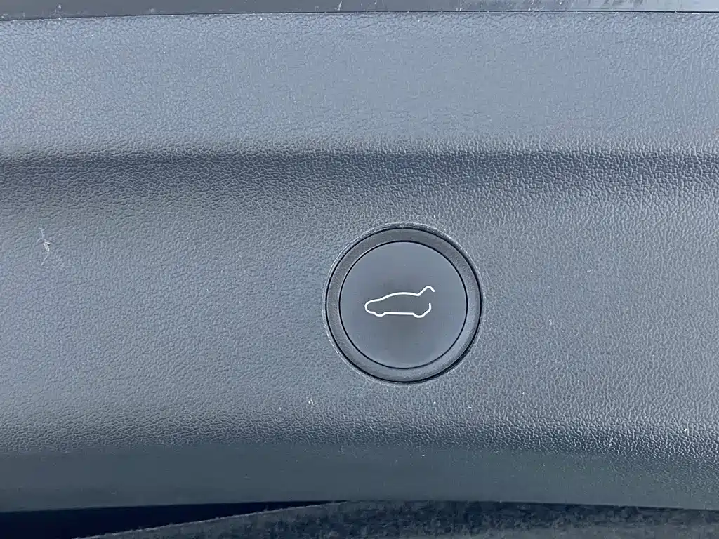 Tesla Model Y 2023 — фото 17