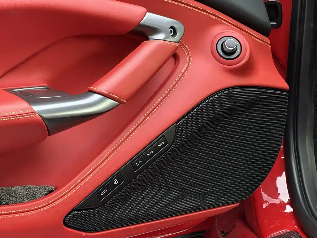 Ferrari F8 2022 — фото 19