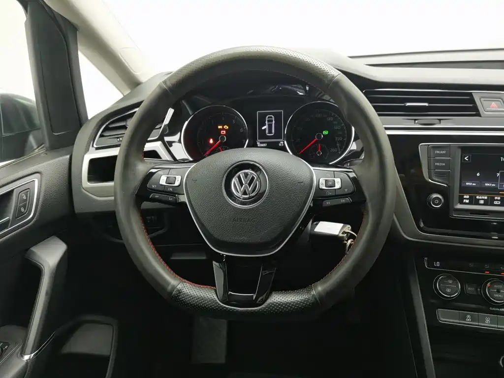 Volkswagen Touran 2016 — фото 11